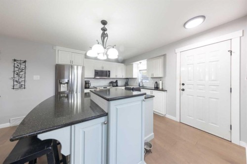 3805 58 Avenue, Lloydminster, AB - Indoor Photo Showing Kitchen