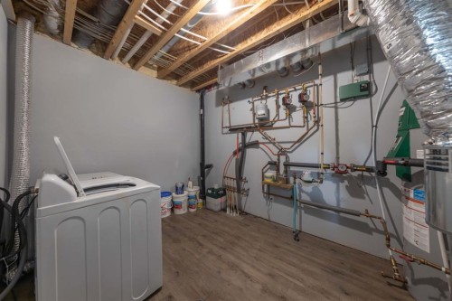 3908 41A Avenue, Lloydminster, SK - Indoor Photo Showing Laundry Room