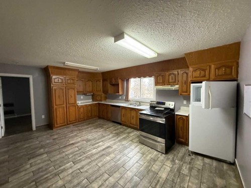 5018 50 Avenue, Kitscoty, AB - Indoor Photo Showing Kitchen With Double Sink