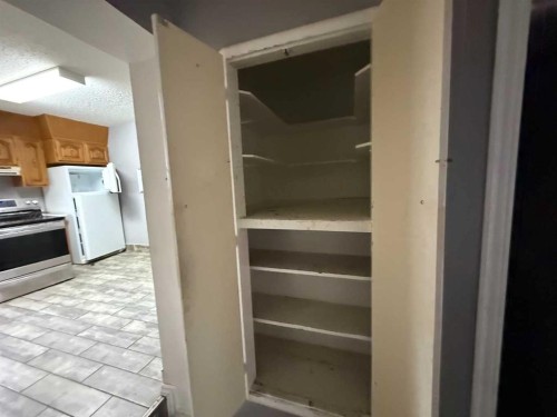 5018 50 Avenue, Kitscoty, AB - Indoor Photo Showing Other Room