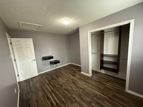 5018 50 Avenue, Kitscoty, AB - Indoor Photo Showing Other Room