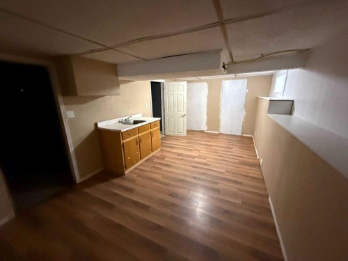 5018 50 Avenue, Kitscoty, AB - Indoor