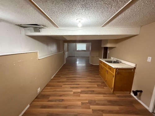 5018 50 Avenue, Kitscoty, AB - Indoor Photo Showing Other Room