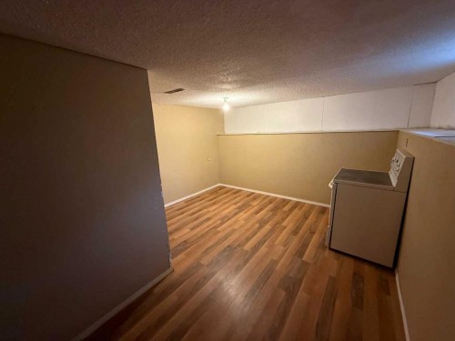 5018 50 Avenue, Kitscoty, AB - Indoor Photo Showing Laundry Room