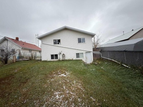 5018 50 Avenue, Kitscoty, AB - Outdoor With Exterior