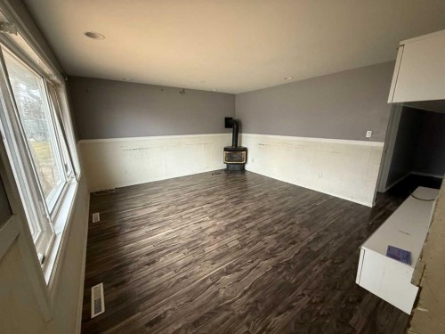 5018 50 Avenue, Kitscoty, AB - Indoor Photo Showing Other Room