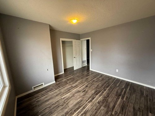 5018 50 Avenue, Kitscoty, AB - Indoor Photo Showing Other Room