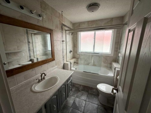 5018 50 Avenue, Kitscoty, AB - Indoor Photo Showing Bathroom