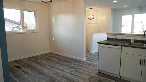 4907 53 Avenue, Kitscoty, AB - Indoor Photo Showing Kitchen