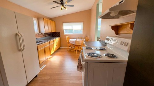 1025 14 Street, Wainwright, AB - Indoor Photo Showing Kitchen With Double Sink