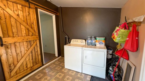 1025 14 Street, Wainwright, AB - Indoor Photo Showing Laundry Room