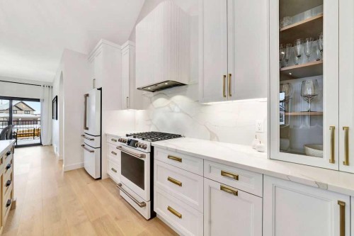 1302 59B Avenue, Lloydminster, AB - Indoor Photo Showing Kitchen With Upgraded Kitchen