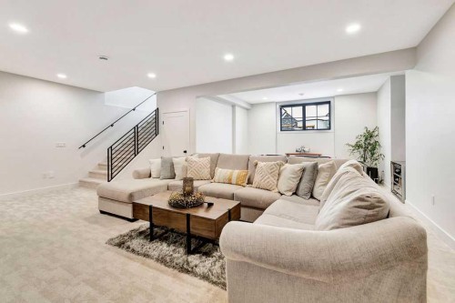 1302 59B Avenue, Lloydminster, AB - Indoor Photo Showing Living Room