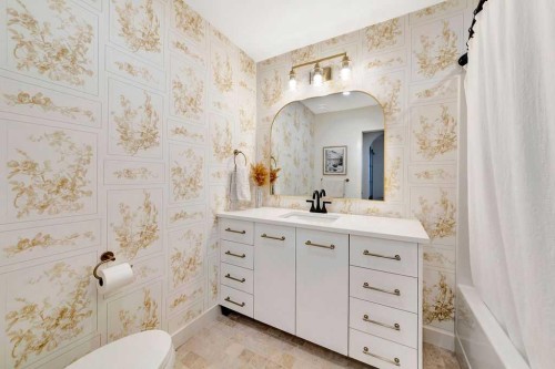 1302 59B Avenue, Lloydminster, AB - Indoor Photo Showing Bathroom