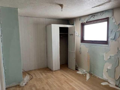 5402 50 Street, Lloydminster, AB - Indoor