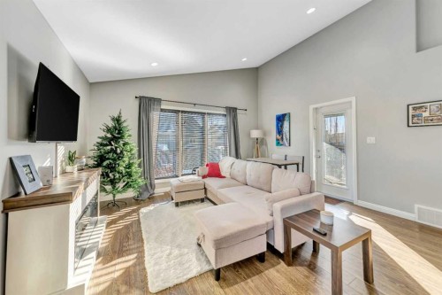 5221 15 Street, Lloydminster, AB - Indoor Photo Showing Living Room