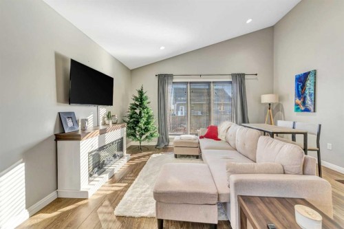 5221 15 Street, Lloydminster, AB - Indoor Photo Showing Living Room