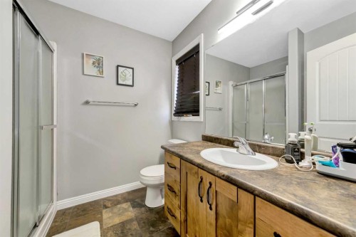 5221 15 Street, Lloydminster, AB - Indoor Photo Showing Bathroom