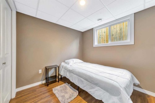 5221 15 Street, Lloydminster, AB - Indoor Photo Showing Bedroom