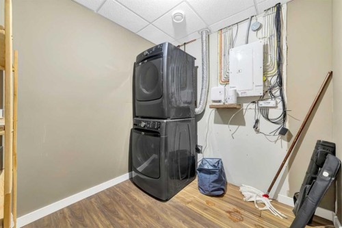 5221 15 Street, Lloydminster, AB - Indoor Photo Showing Laundry Room