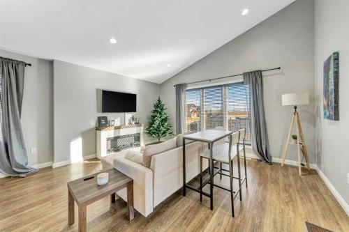 5221 15 Street, Lloydminster, AB - Indoor Photo Showing Living Room