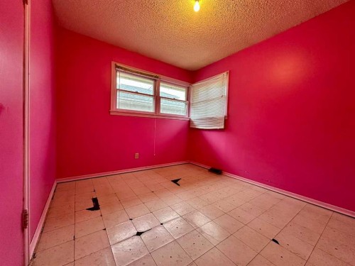 925 15 Street, Wainwright, AB - Indoor Photo Showing Other Room