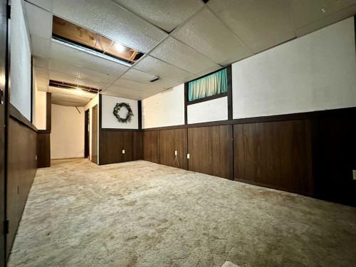 925 15 Street, Wainwright, AB - Indoor Photo Showing Other Room