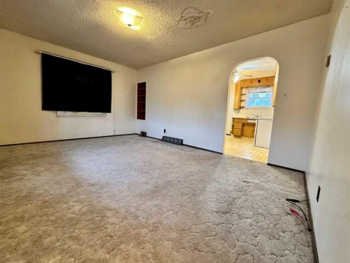 925 15 Street, Wainwright, AB - Indoor Photo Showing Other Room