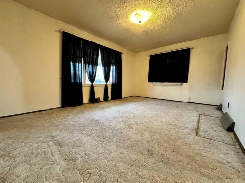 925 15 Street, Wainwright, AB - Indoor Photo Showing Other Room