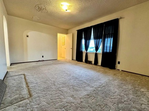925 15 Street, Wainwright, AB - Indoor Photo Showing Other Room