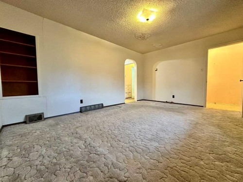 925 15 Street, Wainwright, AB - Indoor Photo Showing Other Room