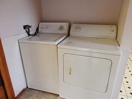 4607 48B Avenue, Vermilion, AB - Indoor Photo Showing Laundry Room