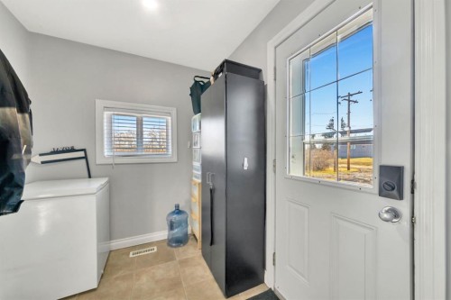 105 1St Ave West, Waseca, SK - Indoor Photo Showing Other Room