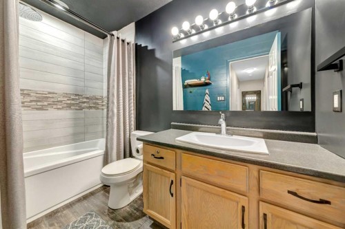 5201 26 Street, Lloydminster, AB - Indoor Photo Showing Bathroom