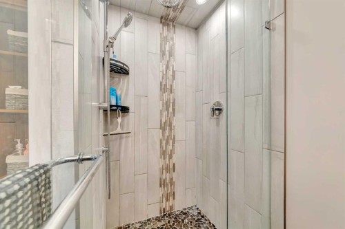 5201 26 Street, Lloydminster, AB - Indoor Photo Showing Bathroom