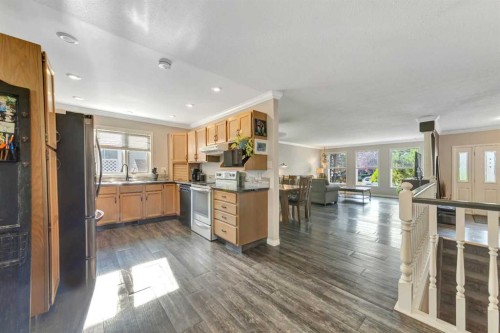 5201 26 Street, Lloydminster, AB - Indoor Photo Showing Kitchen