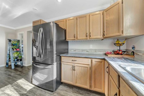 5201 26 Street, Lloydminster, AB - Indoor Photo Showing Kitchen