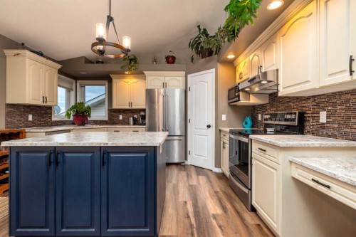 2303 52 Avenue, Lloydminster, AB - Indoor Photo Showing Kitchen With Upgraded Kitchen