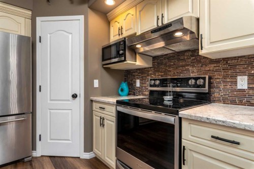2303 52 Avenue, Lloydminster, AB - Indoor Photo Showing Kitchen