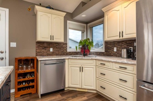 2303 52 Avenue, Lloydminster, AB - Indoor Photo Showing Kitchen