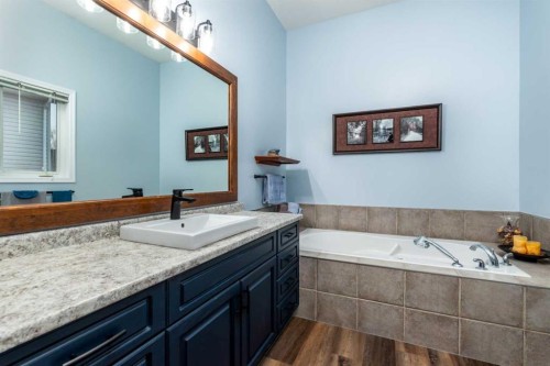 2303 52 Avenue, Lloydminster, AB - Indoor Photo Showing Bathroom