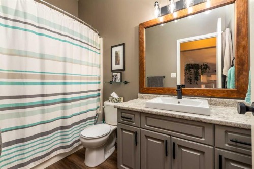 2303 52 Avenue, Lloydminster, AB - Indoor Photo Showing Bathroom