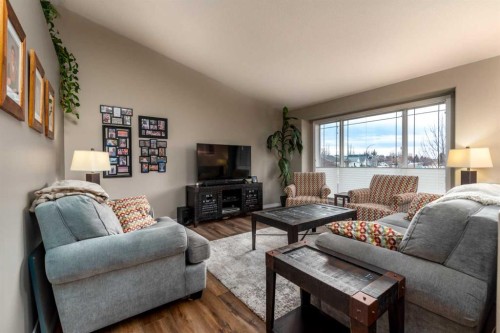 2303 52 Avenue, Lloydminster, AB - Indoor Photo Showing Living Room