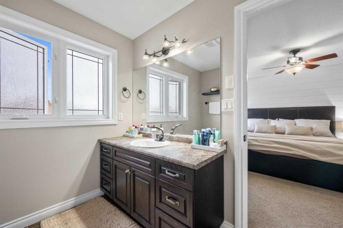 5309 16 Street, Lloydminster, AB - Indoor Photo Showing Bathroom