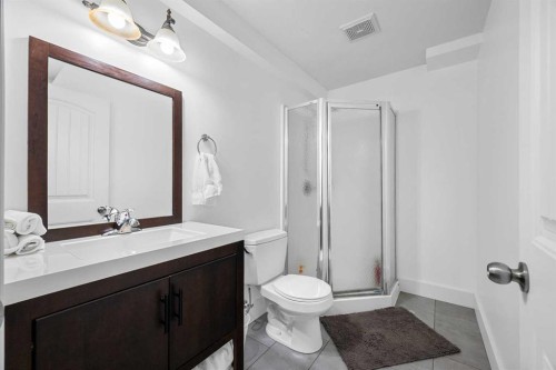 5309 16 Street, Lloydminster, AB - Indoor Photo Showing Bathroom