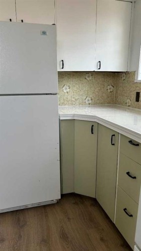 13 2 Avenue East, Marshall, SK - Indoor Photo Showing Garage