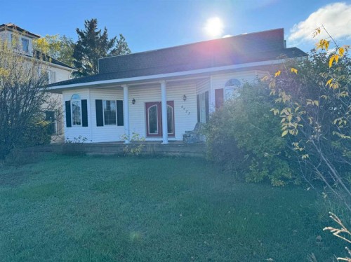 4923 49 Street  Hardisty, AB T0B 1V0