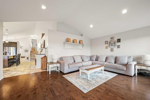2102 58A Avenue Close, Lloydminster, AB - Indoor Photo Showing Living Room