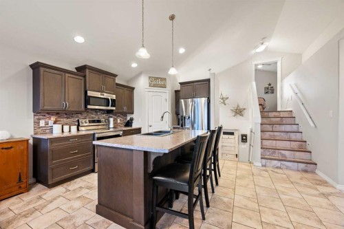 2102 58A Avenue Close, Lloydminster, AB - Indoor Photo Showing Kitchen With Upgraded Kitchen