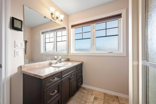 2102 58A Avenue Close, Lloydminster, AB - Indoor Photo Showing Bathroom